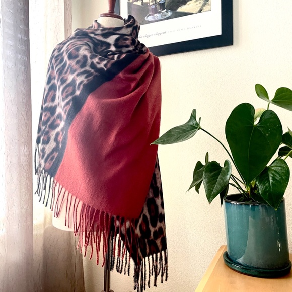 Animal Print Extra Long Scarf or Shawl,  Fadivo New York, NWT - Picture 3 of 11